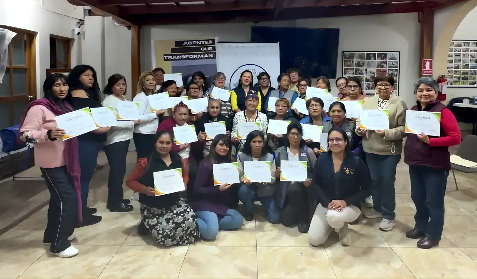 'Agentes que Transforman: Fortalecimiento del Liderazgo de Agentes Comunitarios de Salud del Perú'